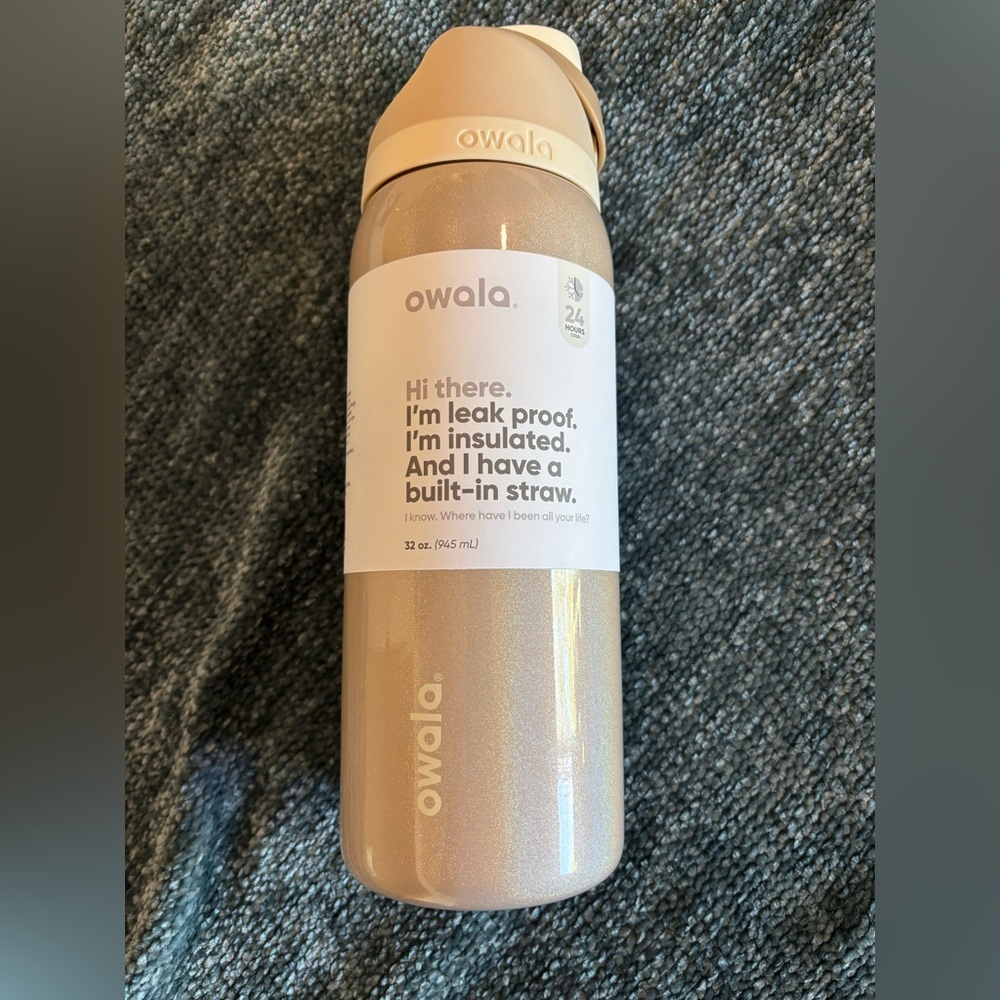 Owala Holiday Magic 32oz Freesip NWT - limited edition Merry & Bright collection